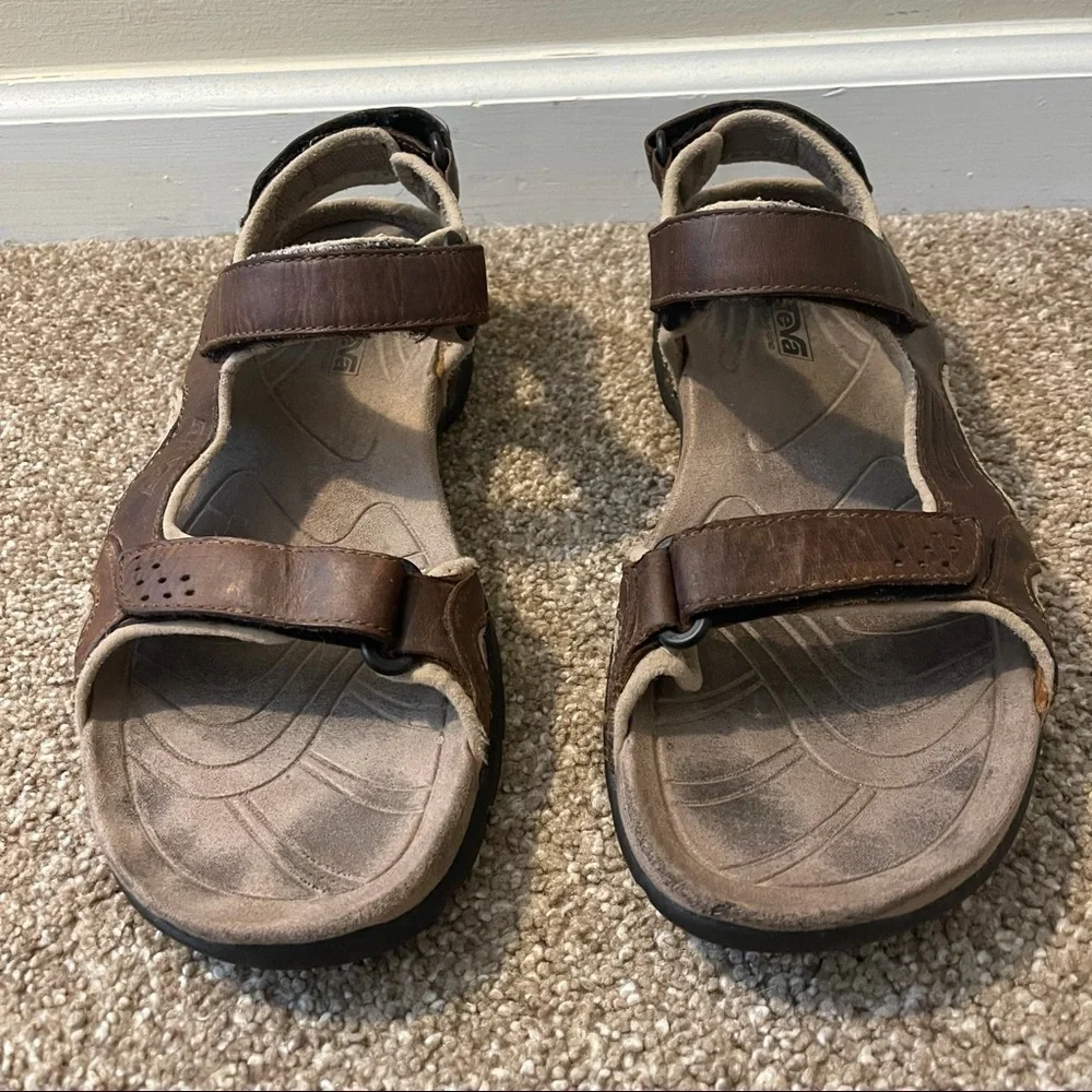 Teva strap sandals size possible 12 but heel to to measure 13.5 from bottom